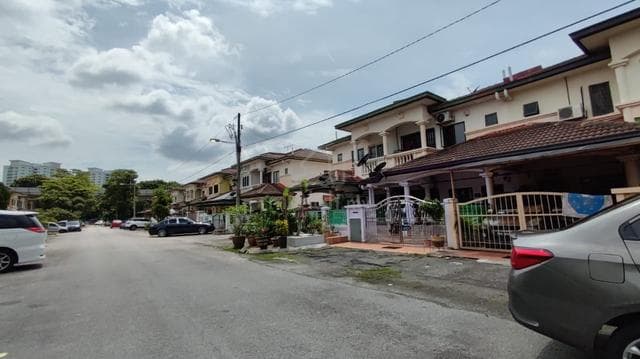 Puchong Terrace — Near LRT Puchong