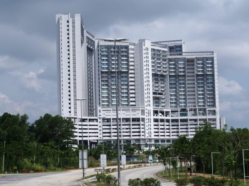 Cambrigde Tower, Garden Plaza